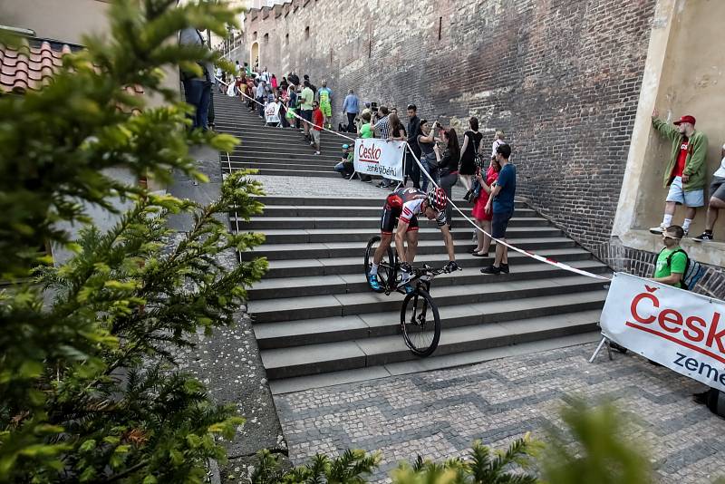 Tradiční cyklistický závod Pražské schody proběhl 17. května na pražské Malé Straně.