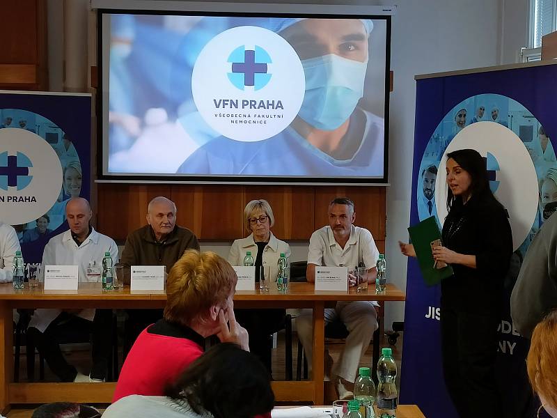 Tisková konference o vzácném onemocnění způsobujícím selhání orgánů a předčasný porod u rodiček v Gynekologicko-porodnické klinice VFN U Apolináře v Praze.