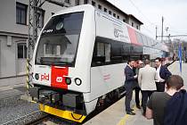 Představení modernizované vlakové jednotky CityElefant v nových barvách Pražské integrované dopravy.