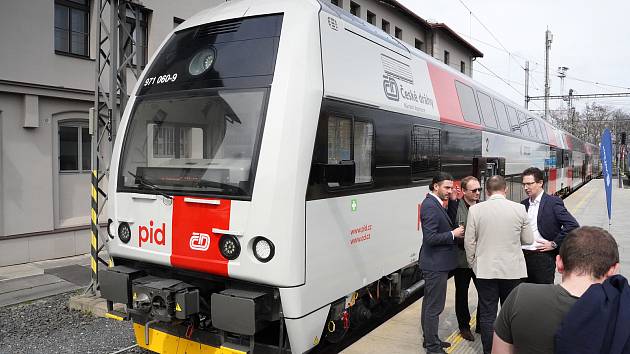 Představení modernizované vlakové jednotky CityElefant v nových barvách Pražské integrované dopravy.