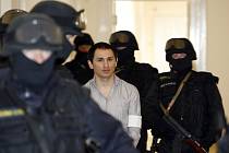 Komplic. Šestadvacetiletý Tagir Tarsžojev sedí také na lavici obžalovaných pro pokus o vraždu. 