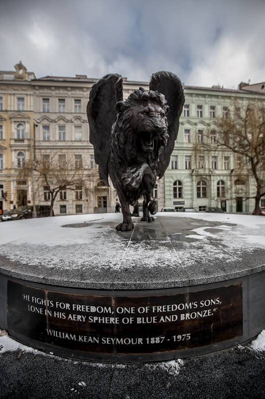 Památník Okřídlený lev od britského sochaře Colina Spofforth.