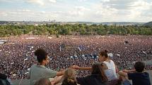 Statisíce lidí se sešly na pražské Letné na protest proti Andreji Babišovi a Marii Benešové.