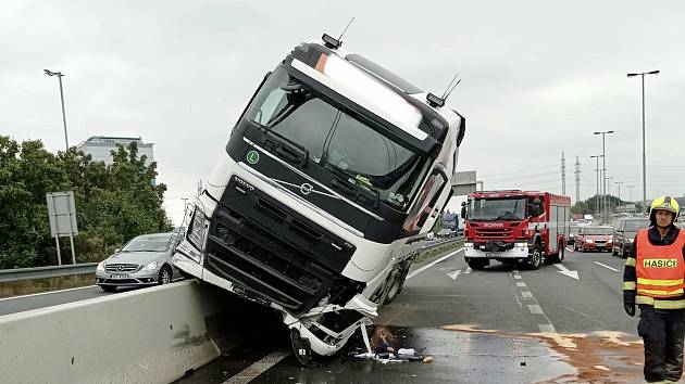 Nehoda kamionu na Spořilově.