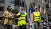 Demonstrace za solidaritu s uprchlíky a proti šíření nenávisti se uskutečnila v sobotu 18. července 2015 na pražském Můstku.