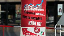 Předvolební kampaň, politické reklamy a billboardy v ulicích Prahy.