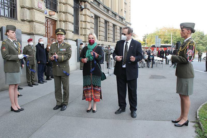 Ze zahájení venkovní výstavy 'Tobruk - příběh pěšího praporu' před budovou Generálního štábu Armády ČR na Vítězném náměstí v Praze 6.