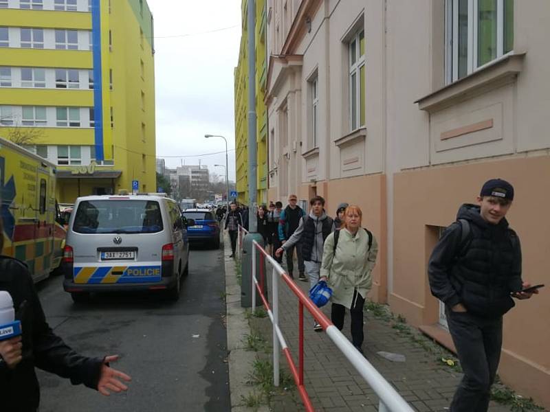 Útok mačetou na učitele na Středním odborném učilišti v ulici Ohradní