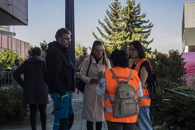 Přesunuté Krajské asistenční centrum pomoci Ukrajině zahájilo provoz ve Vysočanech.