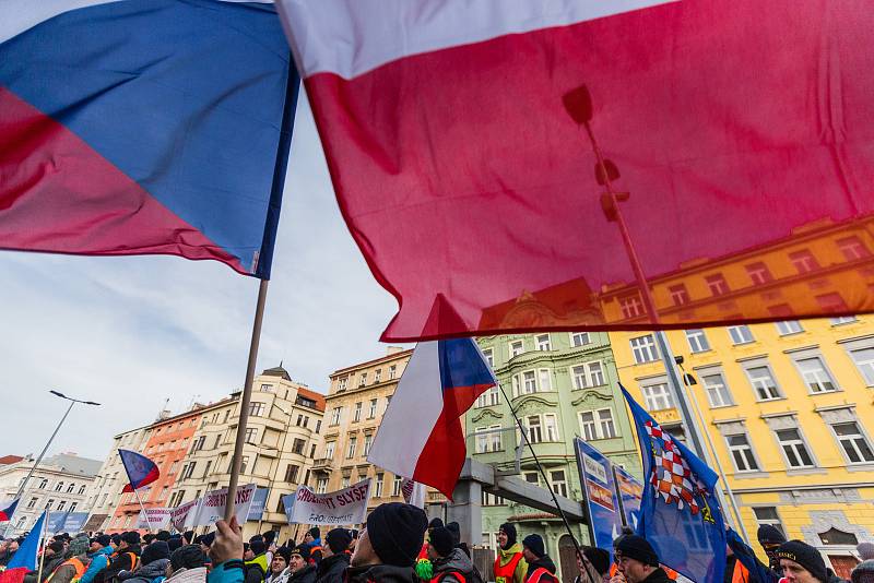 Z veřejné manifestace členů Integrovaného záchranného systému proti povinnému očkování.