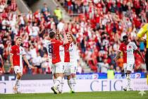 Plnou náruč fotbalové radosti rozdávali slávisté svým fanouškům. Pardubice odjely z Edenu s výpraskem 7:0!