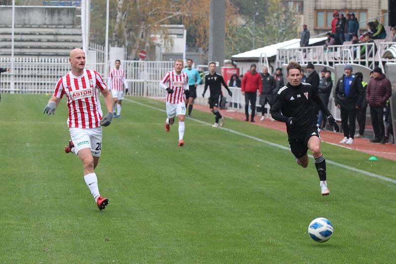 Podzim v ČFL završila dohrávka Žižkov - Zápy. Domácí slavili výhru 1:0.