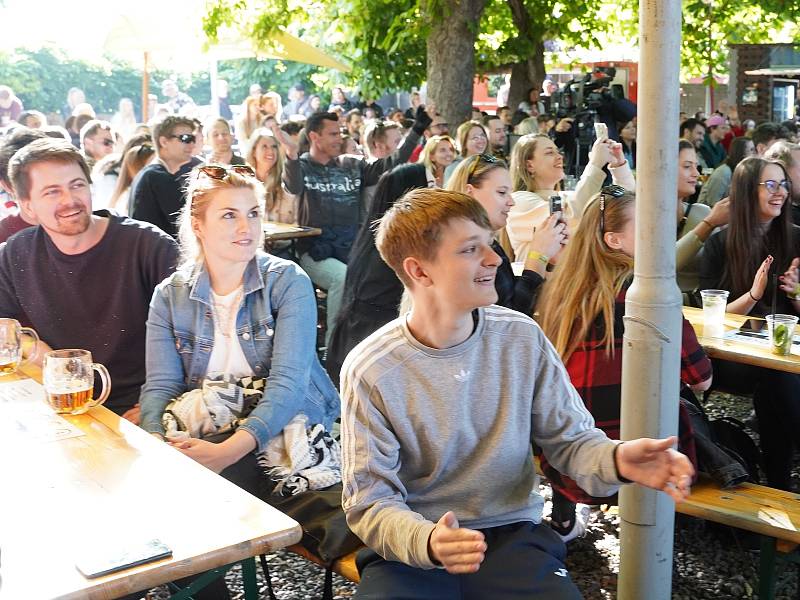 Hokej MS 2022 - ČR - Kanada - Pivnice U Sadu - Žižkov Beergarden - PARK Riegrovy sady.