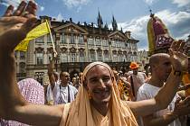 Průvod indického festivalu Ratha-Yatra prošel 19. července centrem Prahy.