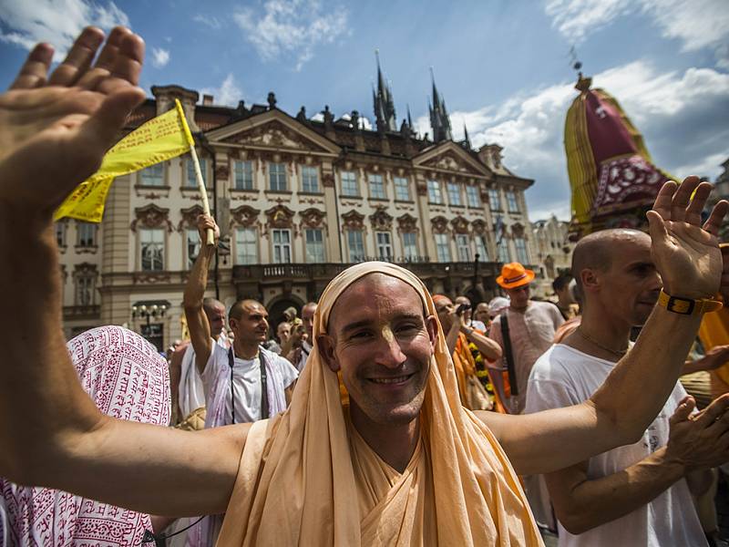 Průvod indického festivalu Ratha-Yatra prošel 19. července centrem Prahy.