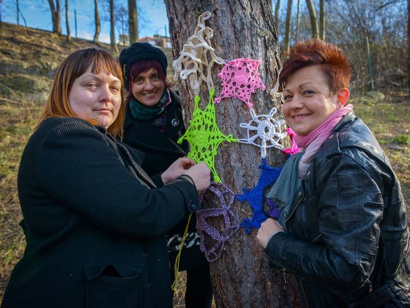 Autonomní sociální centrum Klinika má za sebou první rok fungování  v legálně propůjčené budově na pražském Žižkově.