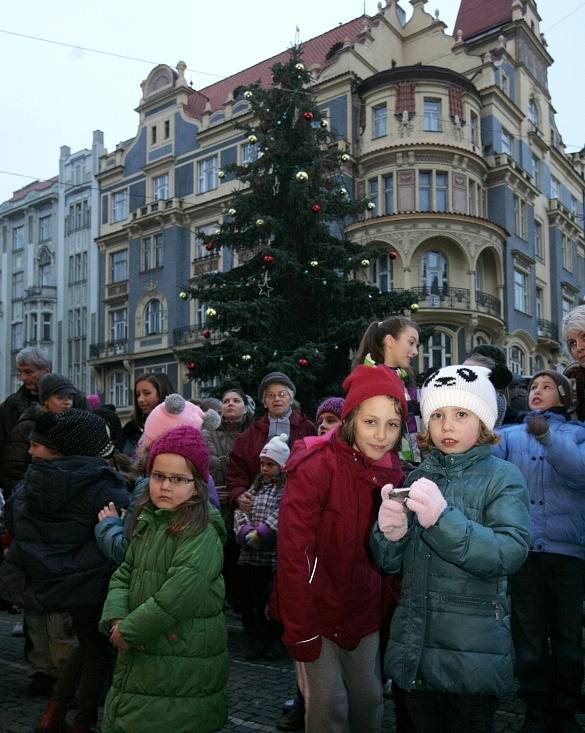 Slavnostní rozsvícení vánočního stromu na Stossmayerově náměstí