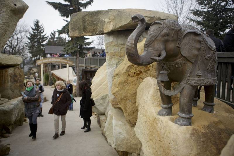 Sloni v přažské zoo dostali nový pavilon