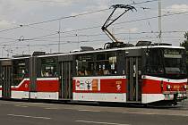 Autobusy a tramvaje v Praze.