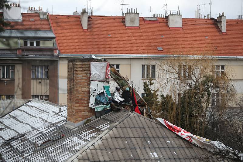 Vyklízení pražské kliniky.