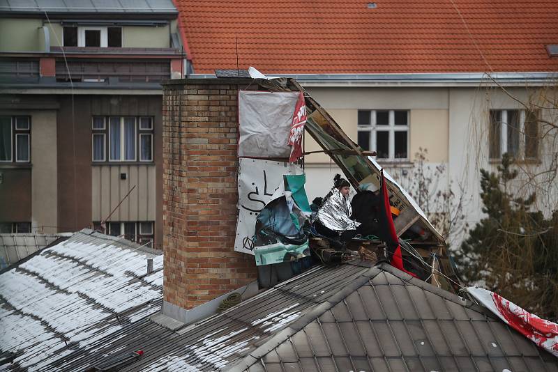 Vyklízení pražské kliniky.