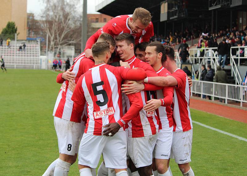 17. kolo FNL: Viktoria Žižkov - Dukla Praha 5:2 (2:2).