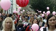 Devátého ročníku Pochodu proti rakovině prsu se zúčastnilo přes pět tisíc lidí.