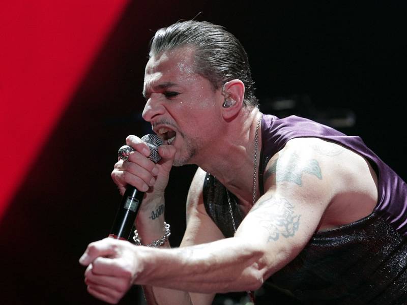 Z koncertu kultovní britské kapely Depeche Mode v zaplněné pražské O2 areně