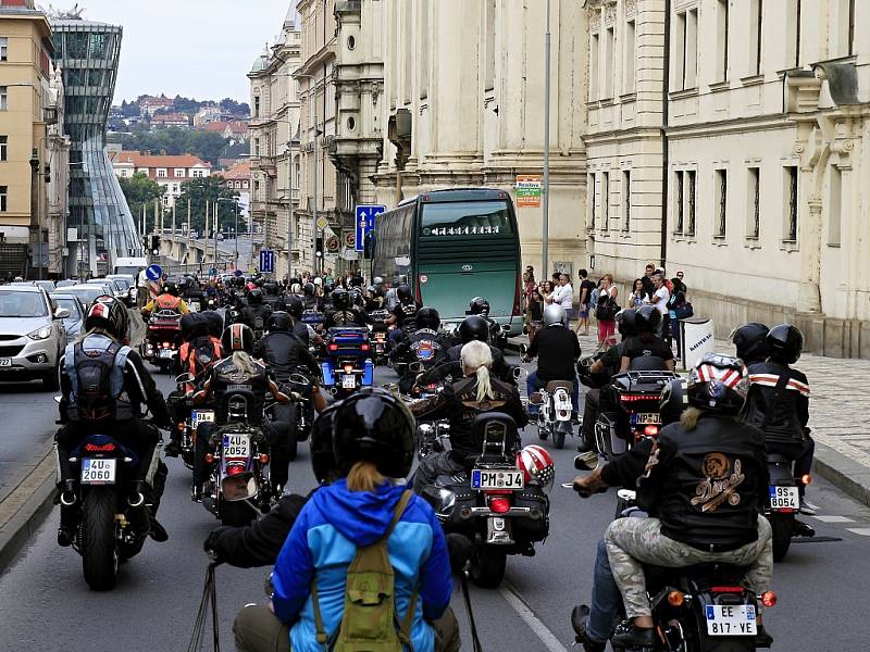 Spanilá jízda v rámci Prague Harley Days 2016.