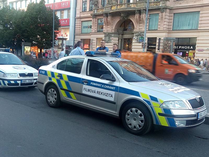 Policejní auto jako filmová rekvizita