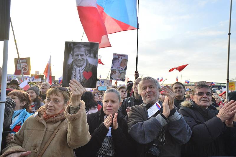 Demonstrace proti Andreji Babišovi na Letné 16. listopadu 2019.