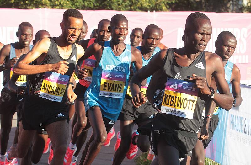 Na Letné se uskutečnil elitní půlmaraton. Mužský závod vyhrál Keňan Kibiwott Kandie.