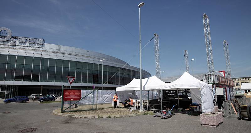 Příprava Fan zóny u O2 Arény v Praze k Mistrovství světa v ledním hokeji 2015,které se bude konat od 1. do 17.května 2015.