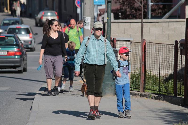 Jubilejní padesátý ročník pochodu Praha – Prčice přilákal podle prvních odhadů kolem 20 tisíc lidí. To je více než loni, kdy se akce zúčastnilo necelých 15 tisíc lidí