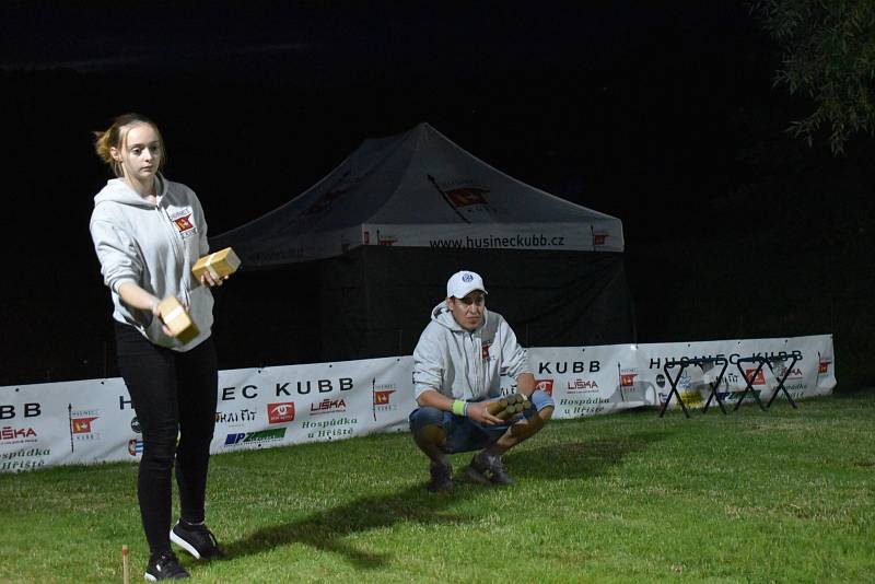 Parta Husinec Kubb se zapsala do České knihy rekordů, sportovní disciplínu "kubb" hrála nonstop 24 hodin.