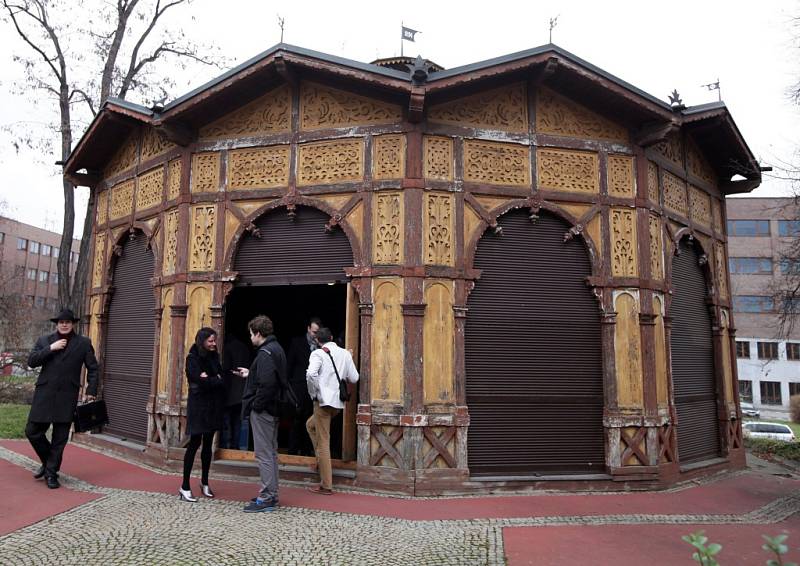 Národní technické muzeum a Praha 7 plánují záchranu kolotoče na Letné. Kolotoč byl postaven v roce 1892 a až do 90. let 20. století sloužil k zábavě Pražanů.