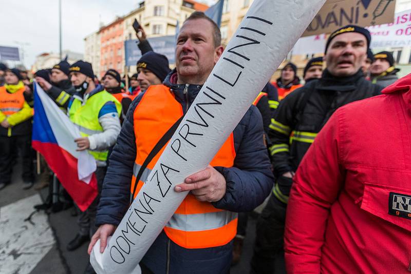 Z veřejné manifestace členů Integrovaného záchranného systému proti povinnému očkování.