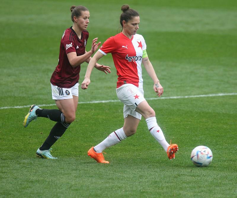 Fotbalové derby žen před zraky 5734 diváků vyhrály sparťanky 1:0.