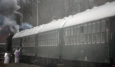 Milulášské jízdy parním vlakem jezdily z branického nádraží 29. listopadu - o prvním adventním víkendu.