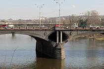 Současný stav Hlávkova mostu v Praze.