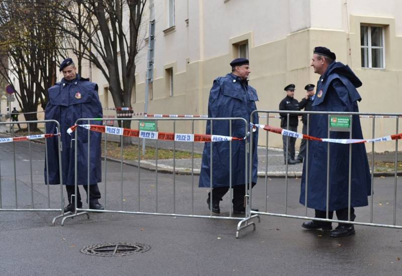 Oslavy 26. výročí Sametové revoluce 17. listopadu v Praze na Albertově.