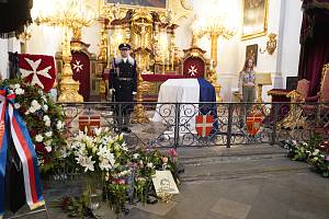 V kostele Maltézských rytířů Panny Marie pod řetězem bude vystavena rakev se zesnulým politikem a hradním kancléřem Karlem Schwarzenbergem, který zemřel 12. listopadu ve věku 85 let.