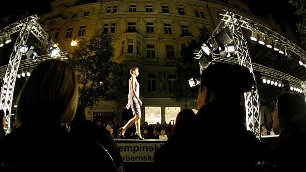 Přehlídka značky Ferre Milano v rámci dvoudenního festivalu Prague Fashion Weekend proběhla v pražské Pařížské ulici.