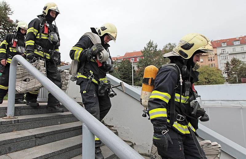 Cvičení evakuace při požáru v Žižkovské věži.