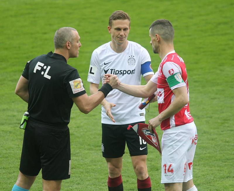 Utkání fotbalové FORTUNA:LIGY mezi Pardubicemi a Spartou skončilo 2:2.