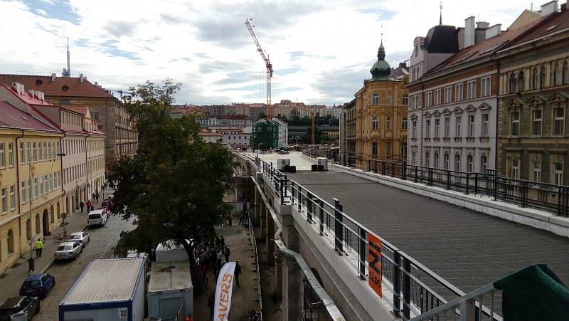 Procházka po Negrelliho viaduktu.