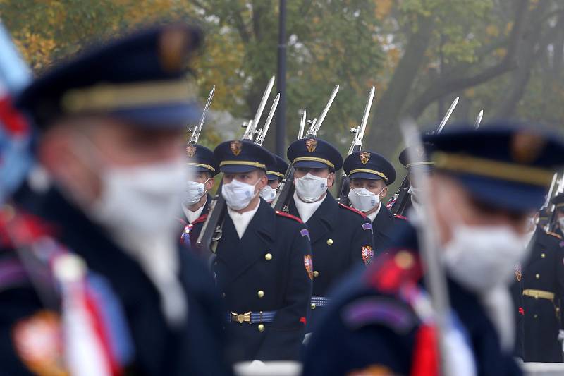 Slavnostní střídání Hradní stráže u příležitosti 103. výročí vzniku samostatného Československa.