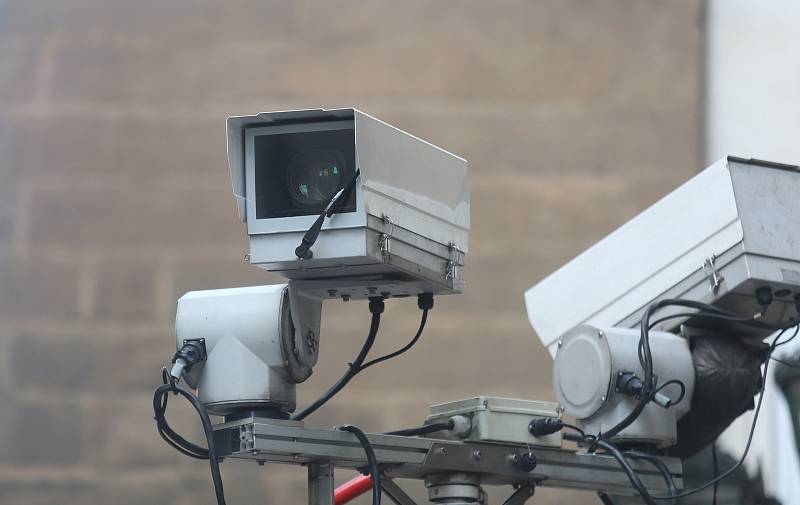 Demonstrace proti přijetí novely pandemického zákona na Malostranském náměstí.