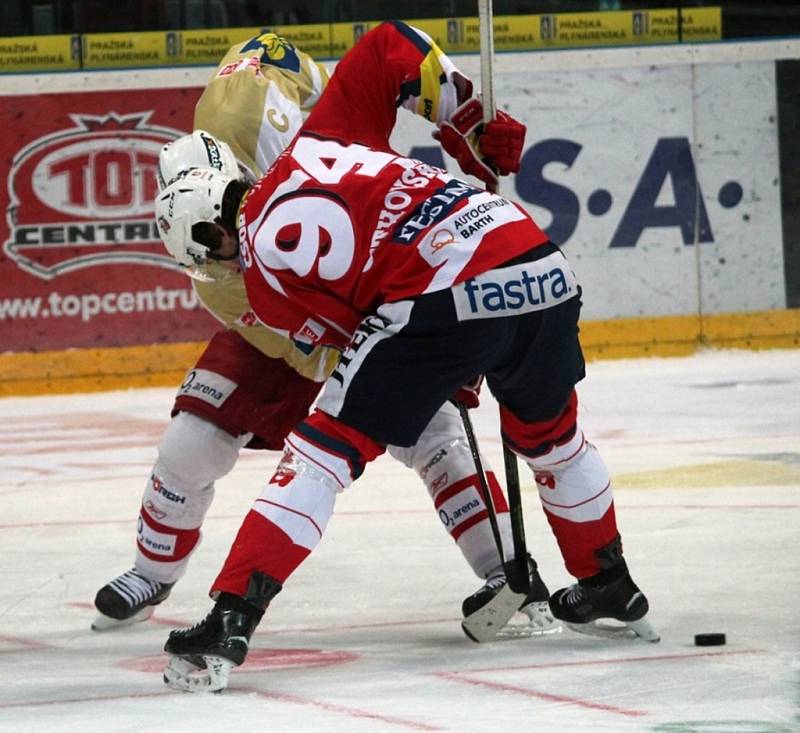 Dohrávka 16. kola hokejové extraligy: HC Slavia Praha - HC ČSOB Pojišťovna Pardubice 1:6 (0:2, 0:4, 1:0).