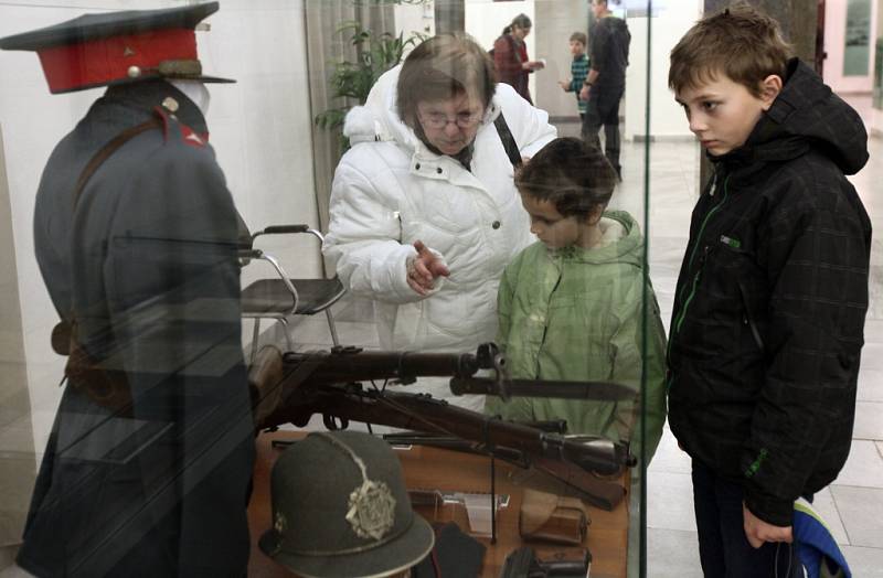 16. ročník Ledové Prahy aneb Praha republice. Všem dětem, dětským kolektivům z celé republiky příležitost seznámit se s historií i současností hlavního města Prahy,s paměti­hodnostmi a zajímavosti, které často znají jen z vyprávění a obrázků. 